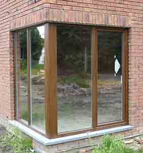fentre_angle_pvc_noyer